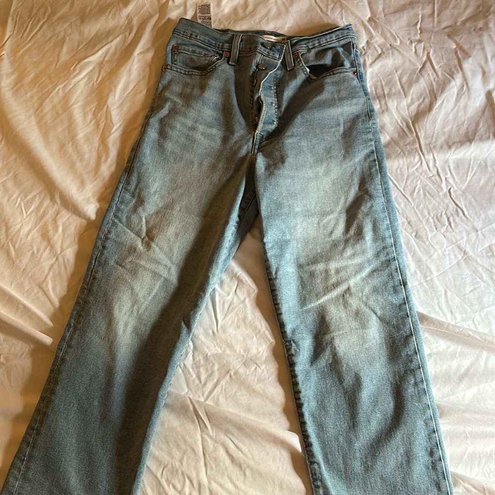 Levi’s ribcage straight ankle size 30